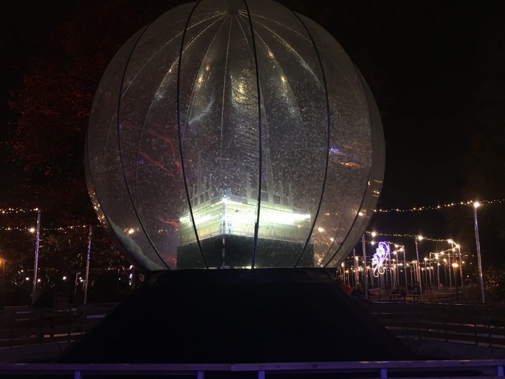 Wiener Eistraum 2017 Rathaus Schneekugel beleuchtet